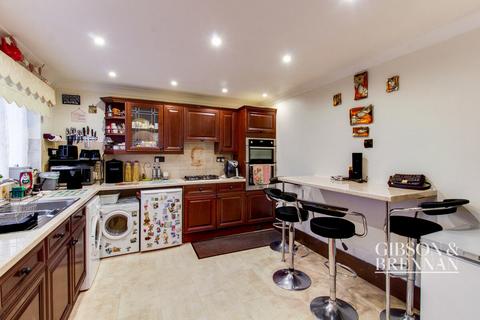 2 Ashfields, Pitsea, Basildon, SS13 1HX