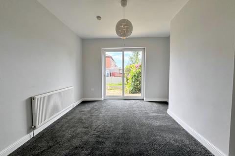 3 bedroom property to rent, Dunsters Avenue, Brandlesholme, Bury, BL8 1EF