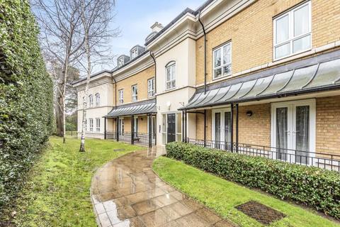 2 bedroom flat for sale, Heathside Crescent,  Woking,  Surrey,  GU22