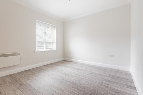 2 bedroom flat for sale, Heathside Crescent,  Woking,  Surrey,  GU22