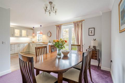 3 bedroom end of terrace house for sale, Strongs Close, Sherston