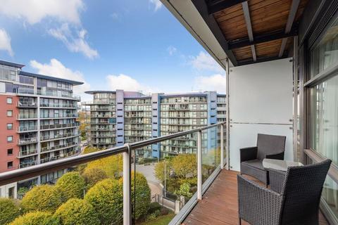 2 bedroom flat for sale, Howard Building, Chelsea Bridge Wharf, Battersea SW11