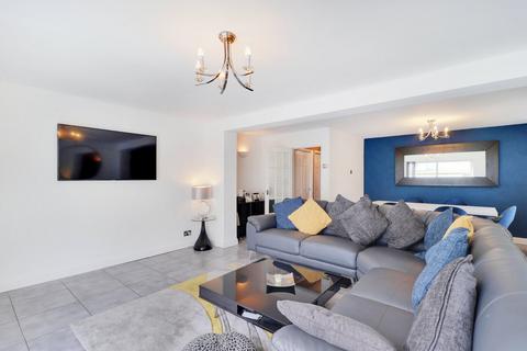 81 Downs Road, Istead Rise, Gravesend, DA13 9HD