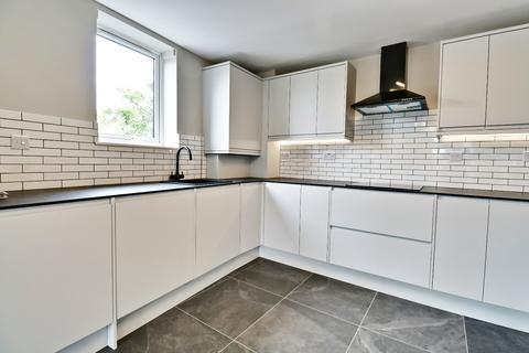 2 bedroom apartment to rent, Martins Road, Bromley BR2