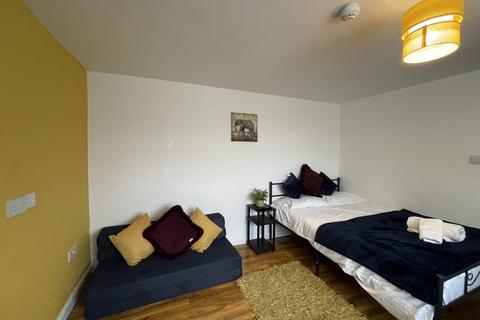 1 bedroom in a house share to rent, Maybank Avenue, Wembley, HA0