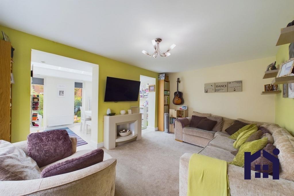 Parish Gardens, Leyland, PR25 3UT 3 bed semi-detached house for sale ...