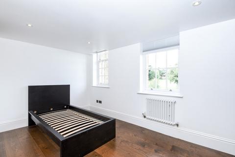 3 bedroom apartment to rent, Royal Drive Friern Barnet N11