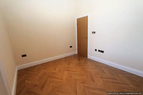 1 bedroom flat for sale, London, SW19