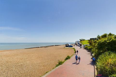 2 bedroom flat for sale, Grand Parade, Meads, Eastbourne, BN21