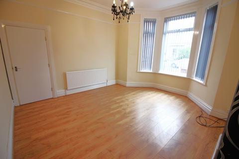 3 bedroom semi-detached house to rent, Linaker Street, Southport, PR8