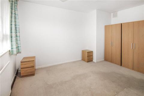 3 bedroom apartment to rent, Stoford Close, London, SW19