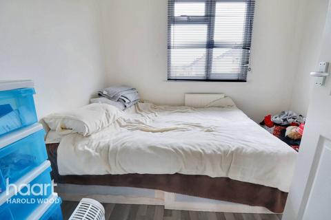 32 Retford Road, Romford, RM3 9NB