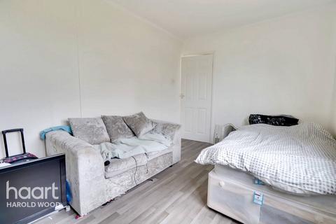 32 Retford Road, Romford, RM3 9NB