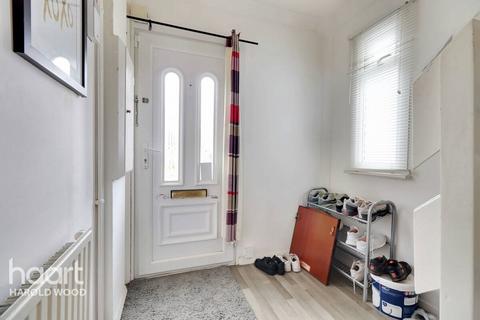 32 Retford Road, Romford, RM3 9NB