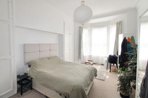 3 bedroom flat for sale, Tosson Terrace, Heaton, Newcastle upon Tyne, Tyne and Wear, NE6 5EA