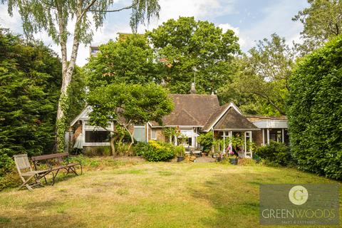 4 bedroom bungalow for sale, Princes Way, SW19