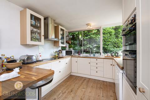 4 bedroom bungalow for sale, Princes Way, SW19