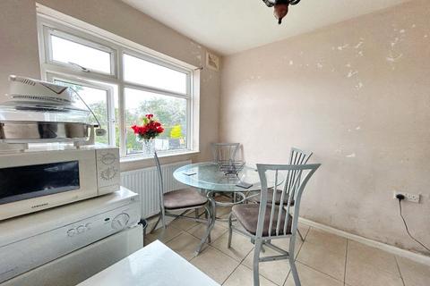3 bedroom terraced house for sale, Langdale Drive, Wakefield, West Yorkshire