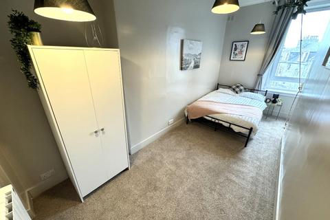2 bedroom flat to rent, Rosemount Place, Rosemount, Aberdeen, AB25