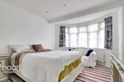 3 bedroom terraced bungalow for sale, South End Road, Rainham