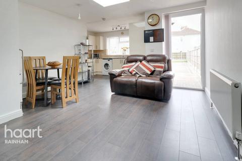125 South End Road, Rainham, RM13 7XS