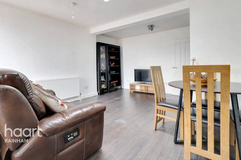 125 South End Road, Rainham, RM13 7XS