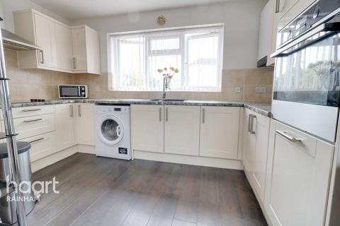 125 South End Road, Rainham, RM13 7XS