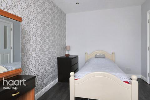 125 South End Road, Rainham, RM13 7XS