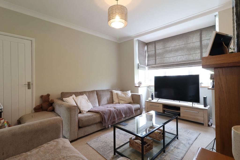 Deancourt Road, West Knighton... 3 bed semidetached house for sale £