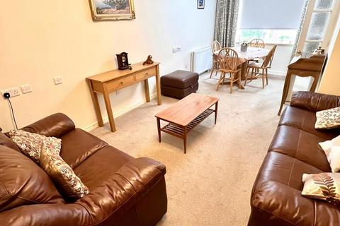 1 bedroom flat for sale, Sandhurst Street, Oadby, Leicester, Leicestershire, LE2 5AS