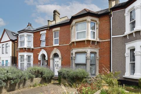 4 bedroom terraced house to rent, Wellmeadow Road London SE6