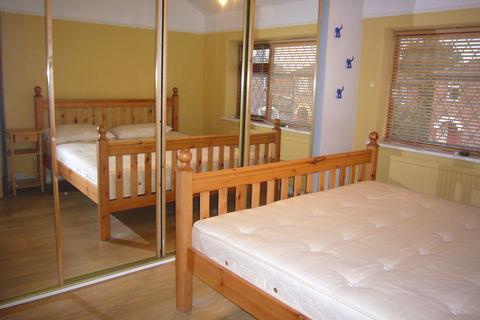 3 bedroom semi-detached house to rent, Pendlebury Street, Warrington, WA4