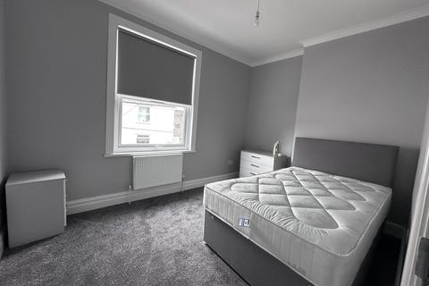 4 bedroom house share to rent, 1 Park Terrace