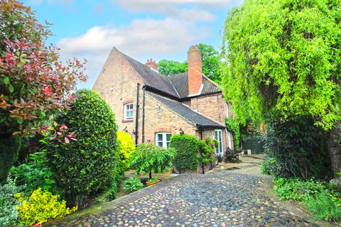 4 bedroom detached house for sale, Walkergate, Beverley, HU17 9ER