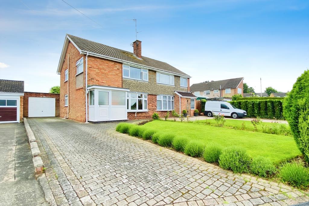 Beechwood Avenue, Leicester Forest... 3 bed semidetached house for