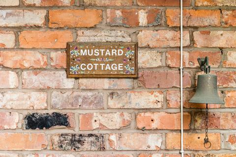 4 bedroom cottage for sale, Mustard Cottage Sandy Lane Croft WA3 7BW
