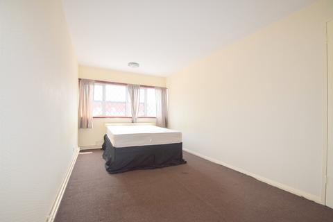 4 bedroom terraced house to rent, Farnham Gardens, Raynes Park, SW20