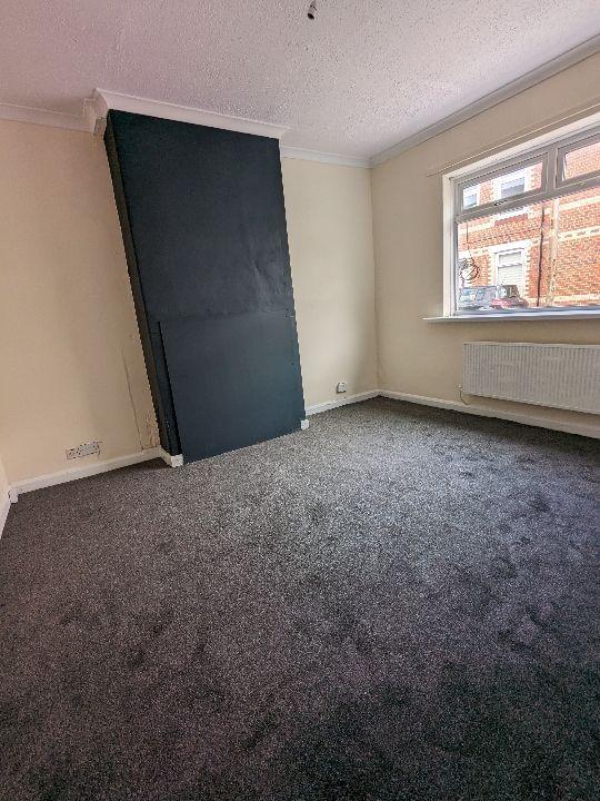 Auckland DL14 2 bed terraced house to rent £425 pcm (£98 pw)