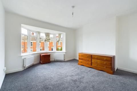 3 bedroom flat to rent, Watt Street, Gateshead