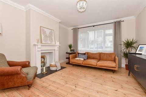 4 Astor Road, Broadstairs, CT10 3BB