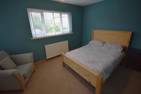 3 bedroom semi-detached house to rent, Oakfield Road, Hawarden, Flintshire