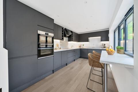 4 bedroom detached house for sale, Elizabeth Penton Way, Bampton, Tiverton, Devon, EX16