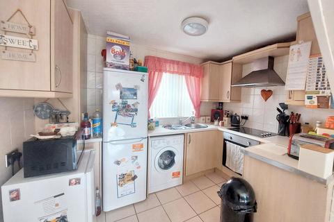 3 bedroom terraced house for sale, Patrington Garth, Bransholme, Hull, East Riding of Yorkshire, HU7 4NY