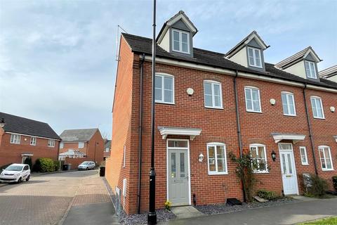 3 bedroom end of terrace house to rent, The Pollards, Bourne, PE10
