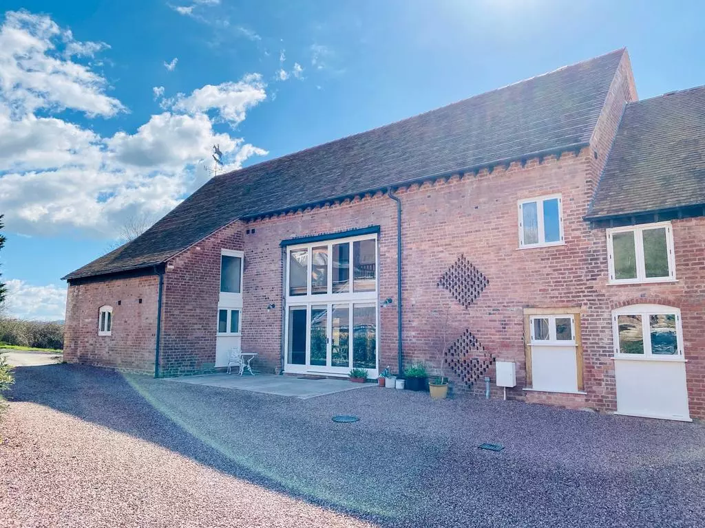 4 bedroom barn conversion to rent