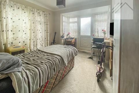2 bedroom bungalow for sale, Vaagen Road, Canvey Island
