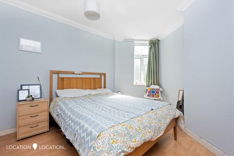 1 bedroom flat for sale, Stoke Newington High Street, Abney Park Court, N16