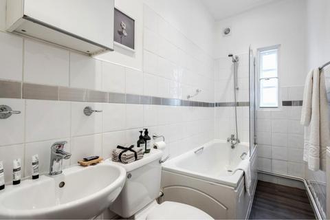 1 bedroom serviced apartment to rent, Buckingham Palace Road, London SW1W