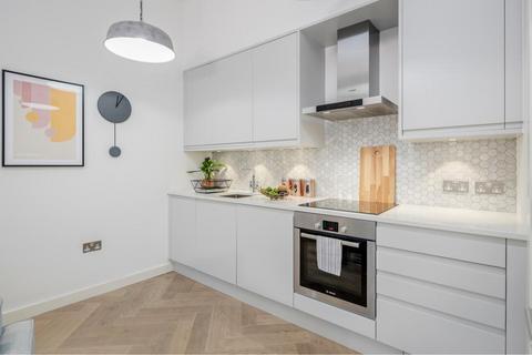 1 bedroom serviced apartment to rent, Newman Street, London W1T