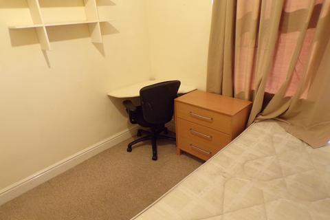 3 bedroom flat to rent, Hotspur Street, Newcastle upon Tyne NE6